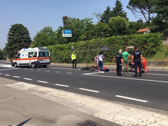 Scontro tra un furgone e una moto, ferita una giovane moticiclista