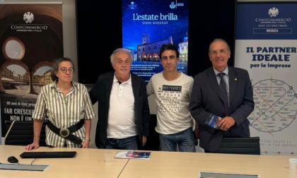 Tornano i negozi aperti tutti i giovedì sera