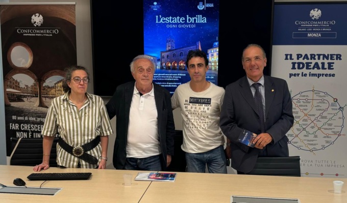 Tornano i negozi aperti tutti i giovedì sera