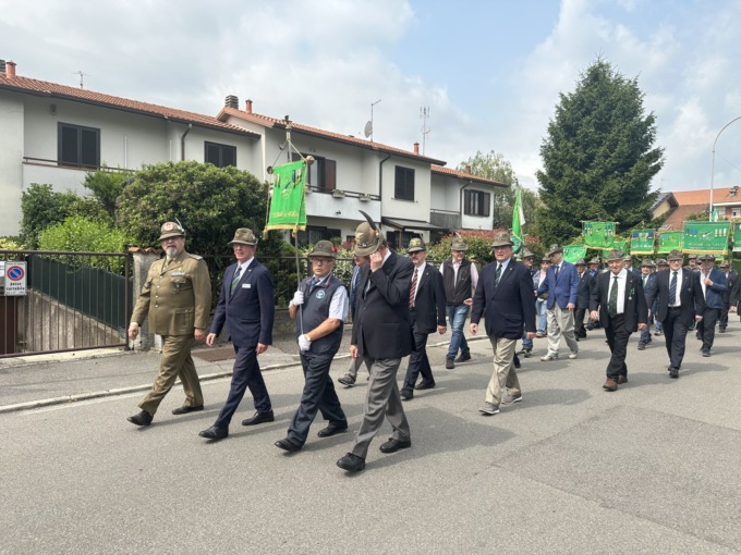 Carnate si riempie di Penne Nere per l’adunata provinciale degli Alpini