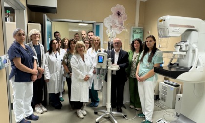 La generosità dell'Associazione PerLe Noi a sostegno della prevenzione del tumore al seno