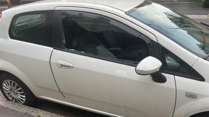 Finestrini delle auto rotti e rissa in piena notte in strada, la malamovida colpisce Arcore