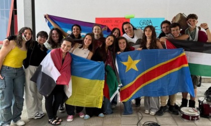 Il grido degli studenti del Banfi: "Basta guerre, basta morti"