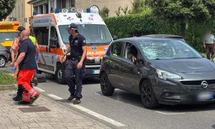 Scontro tra un'auto e una bici: soccorsa una 15enne
