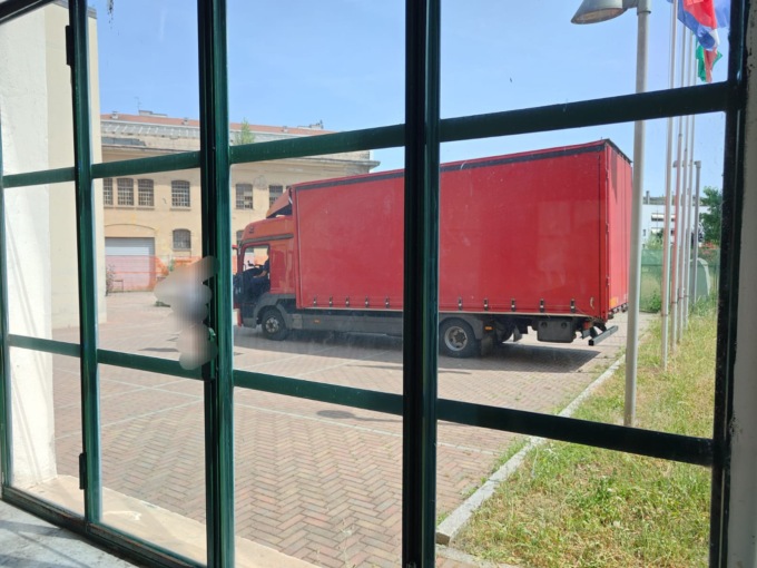 Autocarro in circolazione irregolare: dopo le verifiche scattano sanzioni per 1400 euro