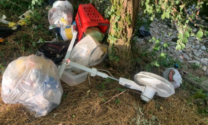 Incivili in azione, sulle sponde del Molgora spunta una discarica