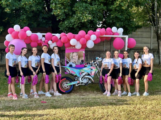 Eléna rivive nel rombo della sua amata moto e aiuterà gli altri