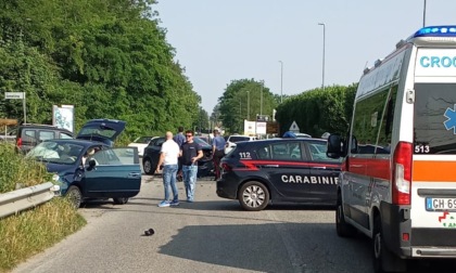 Schianto tra auto, ferite due ragazze