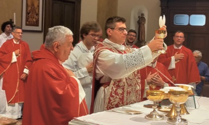Grande festa per don Luca Manes