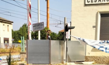 Pannelli per mettere in sicurezza il passaggio a livello di corso Libertà
