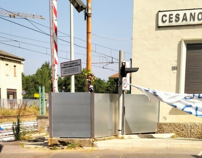 Pannelli per mettere in sicurezza il passaggio a livello di corso Libertà