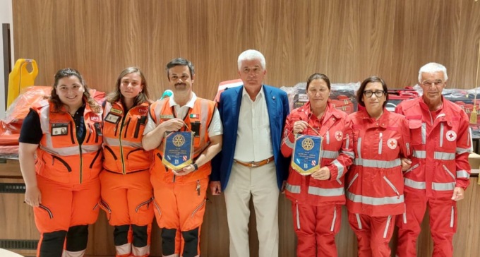 Il Rotary Sedeca dona materiale per le ambulanze