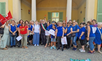 Sciopero Peg Perego, lavoratori e sindacati accolti in municipio dal sindaco Bono