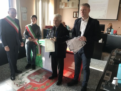 Don Egidio Moro, durante la cerimonia per l'assegnazione dell'Airone d'Oro nel 2018
