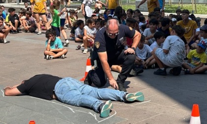 Sindaco "assassinato" in piazza del Comune: delle indagini se ne occupa... l'oratorio