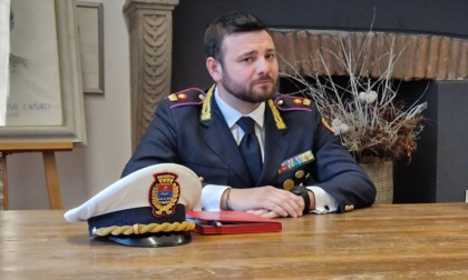 Il comandante della Locale (in borghese) acciuffa un malvivente che aveva appena rapinato una donna
