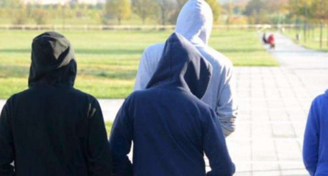 Schiamazzi, rifiuti abbandonati e qualche furto: sindaco e Polizia Locale convocano i baby vandali