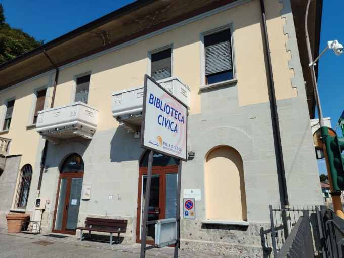 La biblioteca resta aperta per ferie