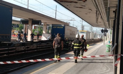 Un'altra tragedia in stazione: treni in tilt