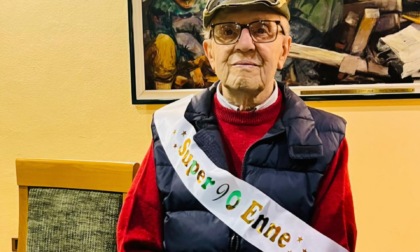 Gli alpini di Giussano danno l'addio al veterano delle Penne nere, Benvenuto Sala