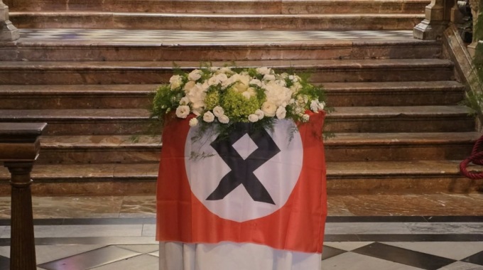 In Duomo il funerale che ha indignato la Brianza