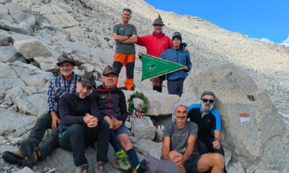 Alpini sull'Adamello per omaggiare Angelo Elli