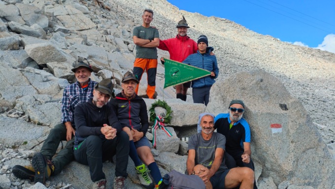 Alpini sull’Adamello per omaggiare Angelo Elli