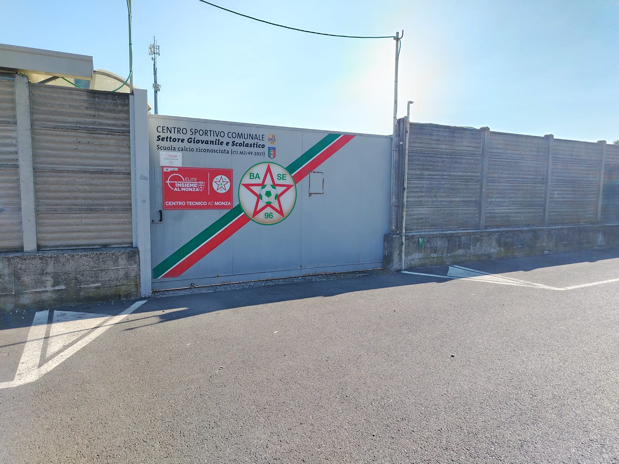 L'attuale ingresso da via Cuoco, da qui entreranno solo gli atleti