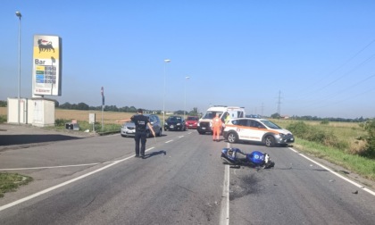 Scontro auto moto sulla sp13, gravissimo un giovane centauro