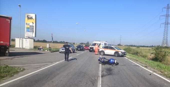 Scontro auto moto sulla sp13, gravissimo un giovane centauro