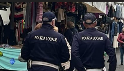 Blitz al mercato: trovati lavoratori irregolari, sospesa un’attività