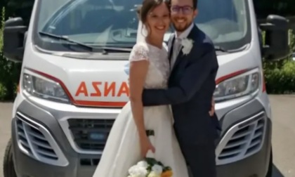 Hanno detto sì  «scortati» dall’ambulanza, auguri  a due volontari della Croce bianca