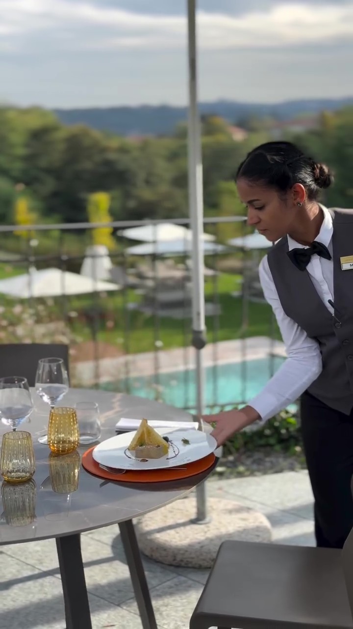 Soon, the perfect weather to enjoy our outdoor area at @lecru_ristorante ! Experience the magic of @castellodicasiglio with us #erba #comolake - frame at 0m6s