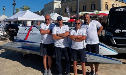 Il team dell'imprenditore sul podio di Brindisi