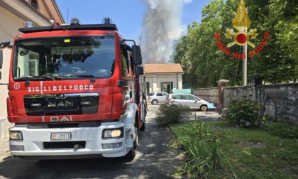 Deposito in fiamme nell'ex Antonini, accorsi i Vigili del Fuoco