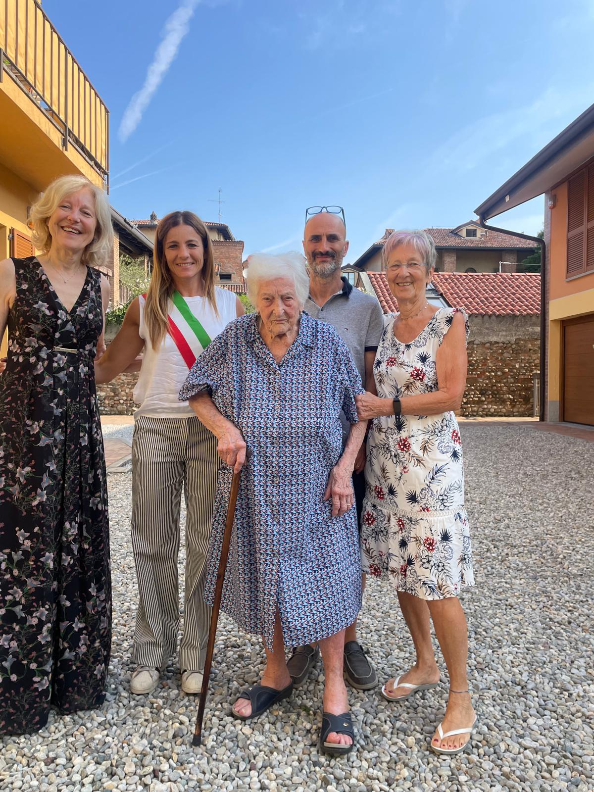 Vimercate Oreno Angela Lavelli 105 anni 105enne compleanno centenaria ultracentenaria