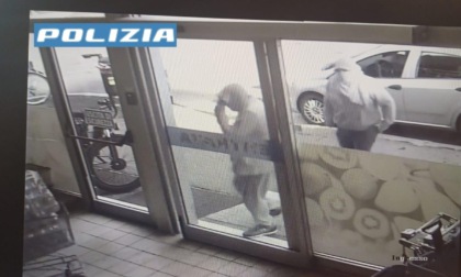 Arrestati due rapinatori seriali di negozi