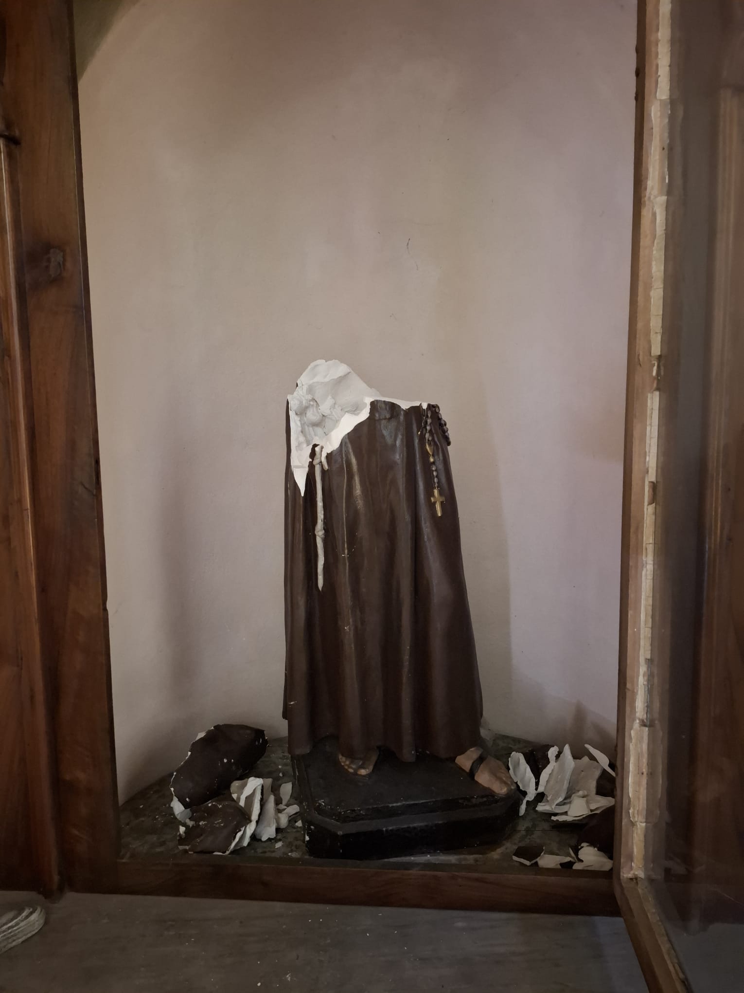 Limbiate vandalismo oratorio chiesetta san Francesco