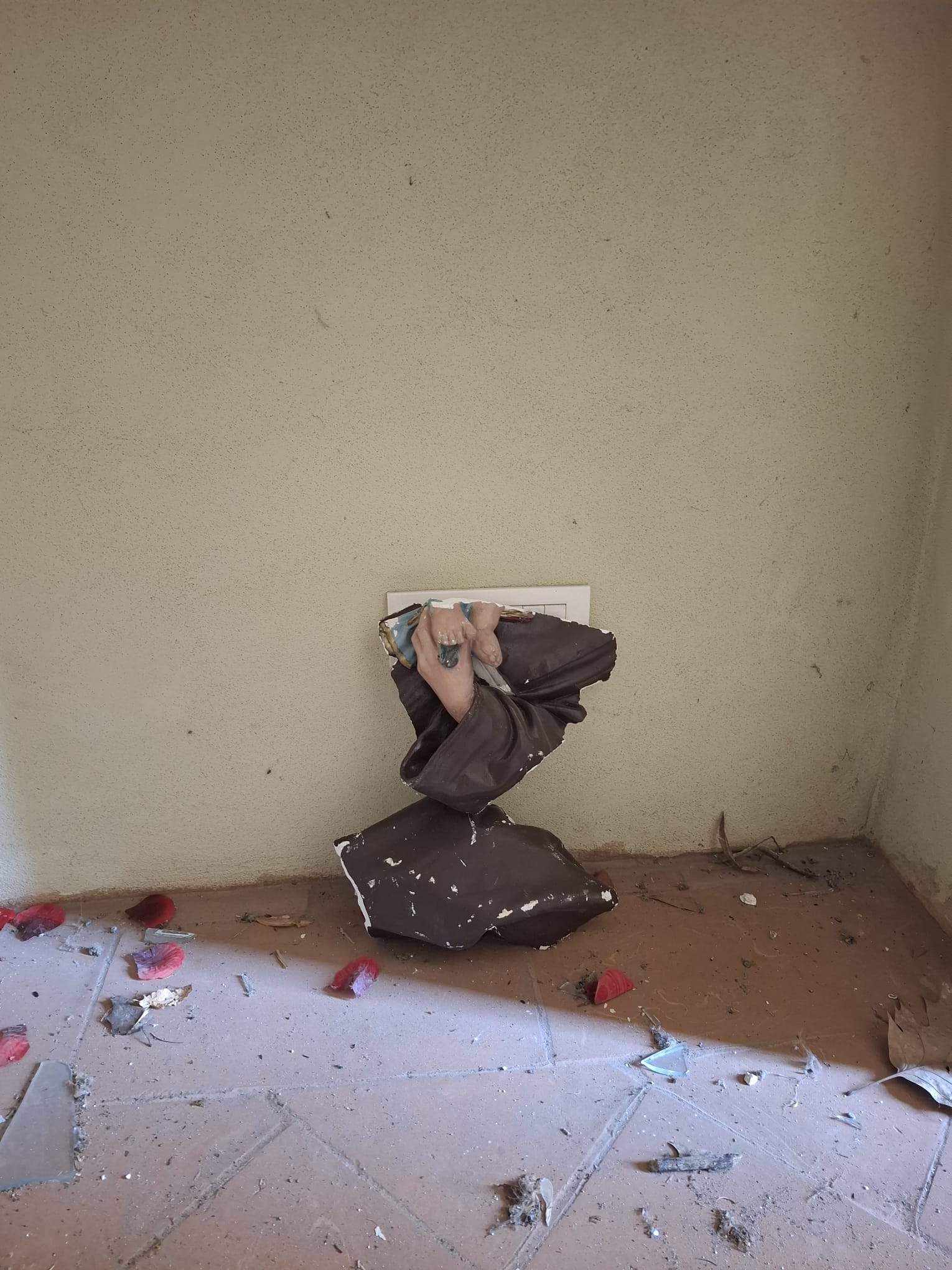 Limbiate vandalismo oratorio chiesetta san Francesco