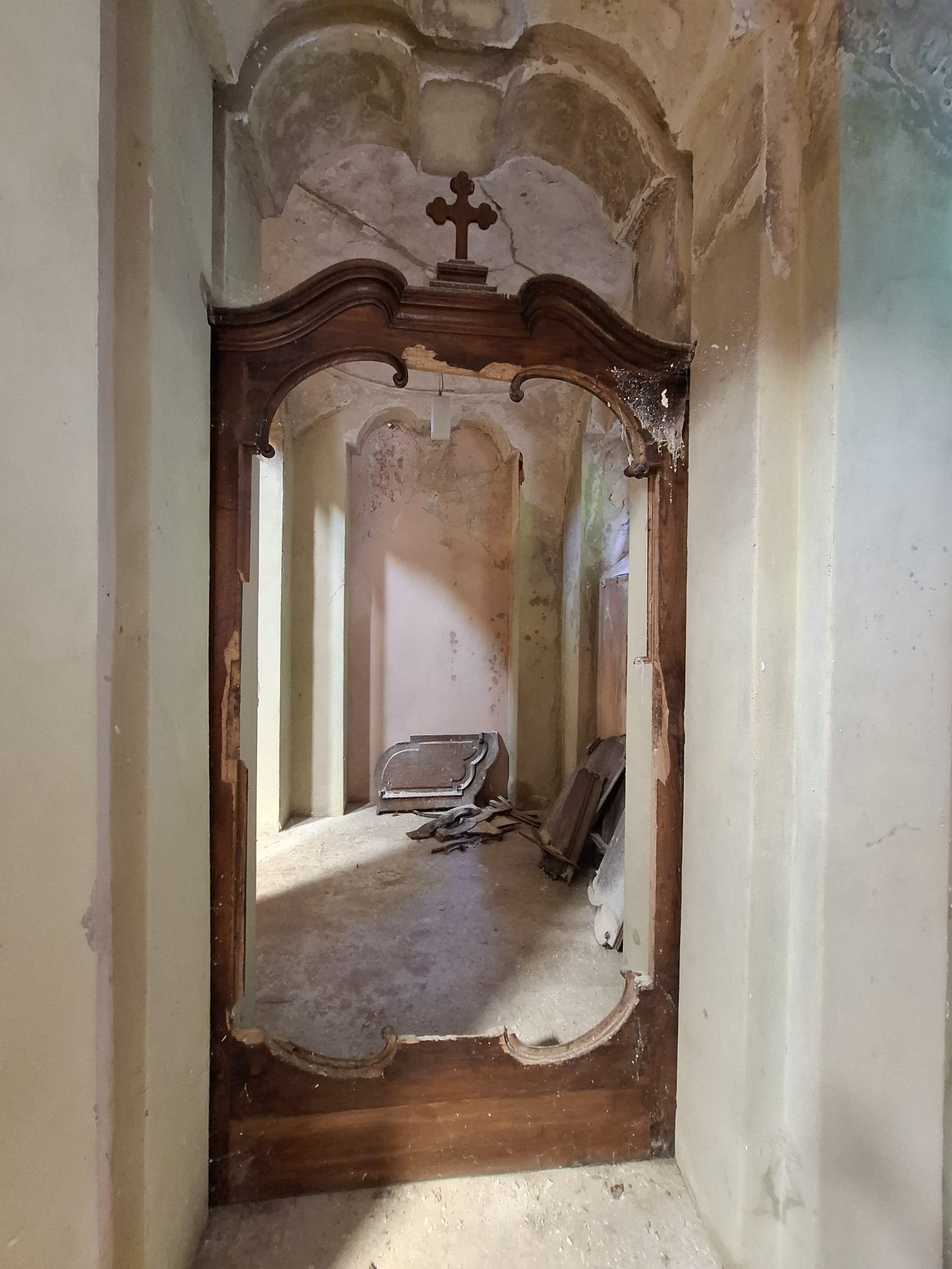 Limbiate vandalismo oratorio chiesetta san Francesco