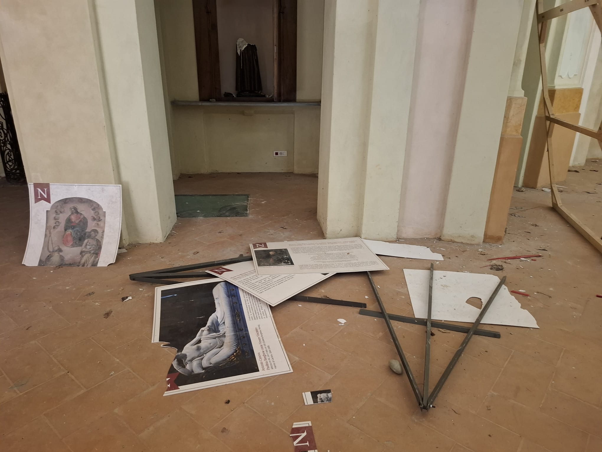 Limbiate vandalismo oratorio chiesetta san Francesco