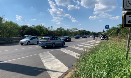 Incidente stradale sulla Sp13, coinvolte un'auto e una moto