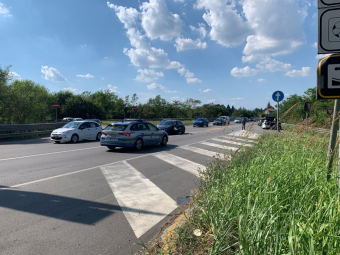 Incidente stradale sulla Sp13, coinvolte un’auto e una moto
