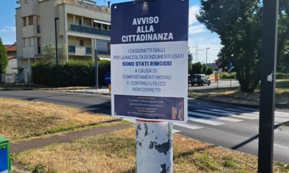 Rimossi i contenitori di raccolta degli indumenti usati