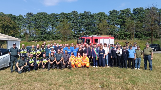 La Polizia Locale fa festa servendo ai tavoli del velodromo