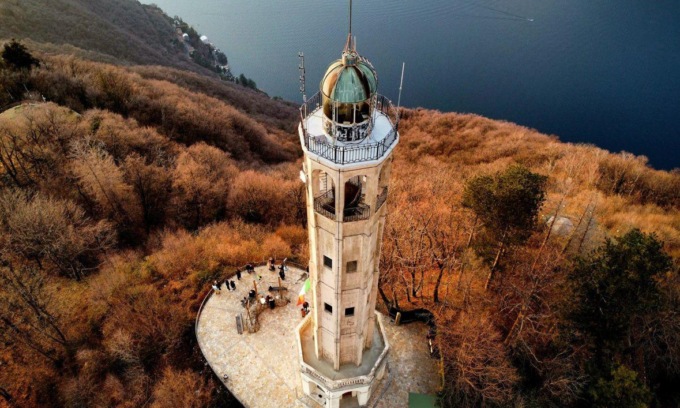 San Maurizio a Brunate: dieci minuti  da Como, mille miglia dal caos