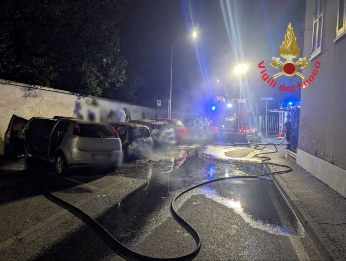 Auto bruciate, identificato e denunciato l’autore dell’incendio