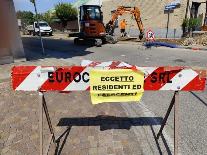 Chiusa via Einaudi: pesante protesta
