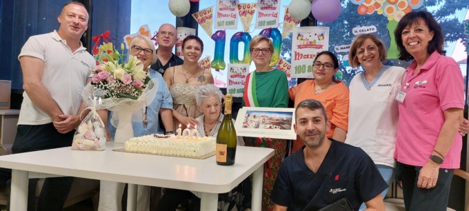 Grande festa per Mariuccia centenaria