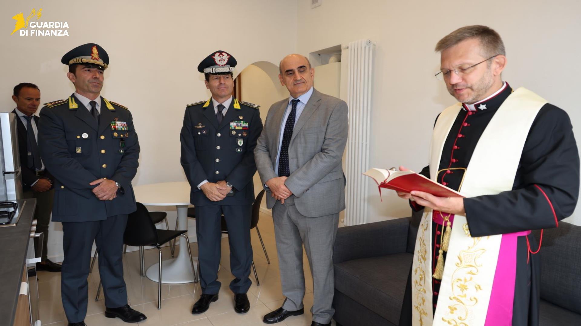 Monza Guardia di Finanza prefetto Enrico Roccatagliata e colonnello Gerardo Marinelli e monsignor Andrea Scarabello